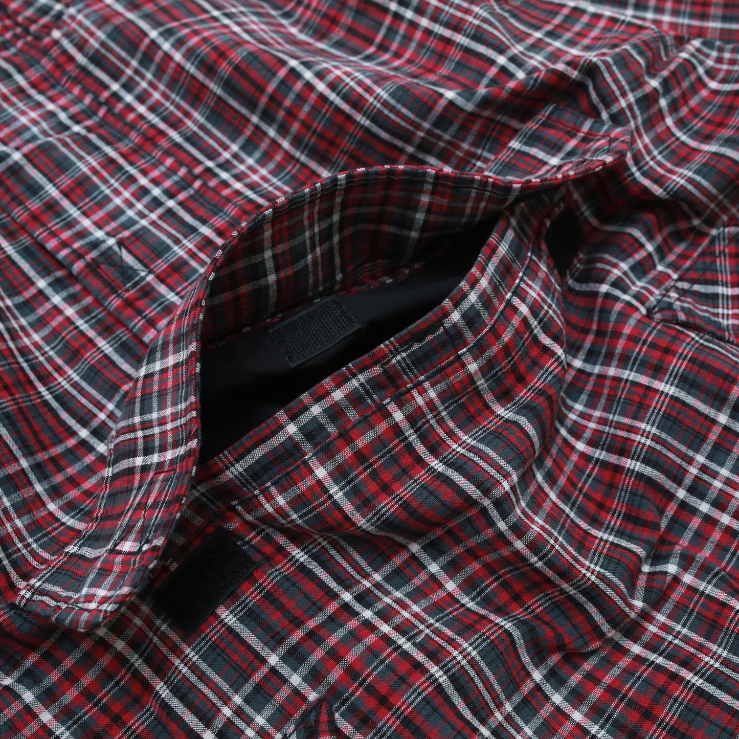 Plaid Pullover (Black/Red)