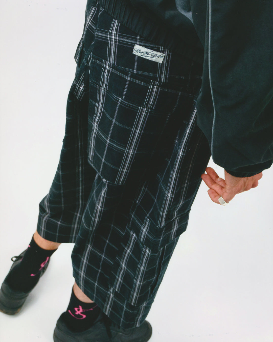 Plaid Cotton Cargo Shorts (Black)